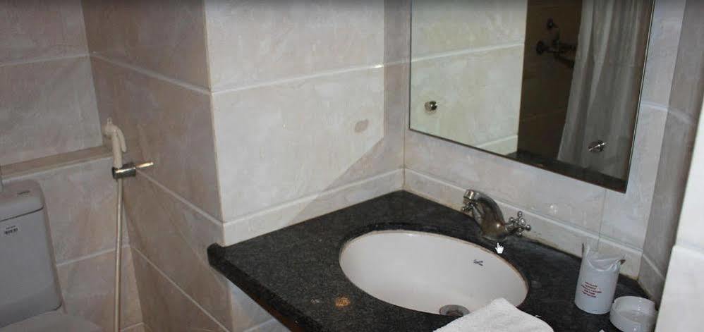 Treebo Trend Kaant Palace Fatehabad Road Agra  Dış mekan fotoğraf