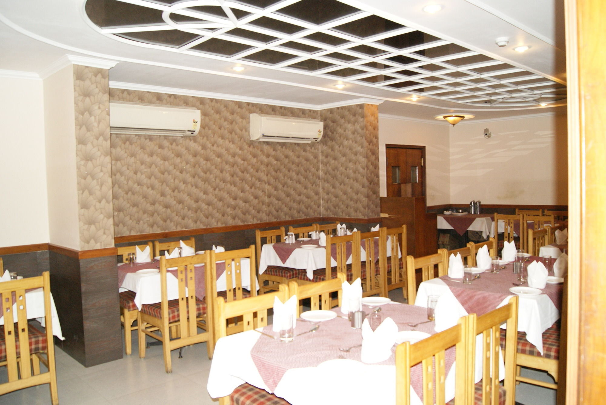 Treebo Trend Kaant Palace Fatehabad Road Agra  Dış mekan fotoğraf